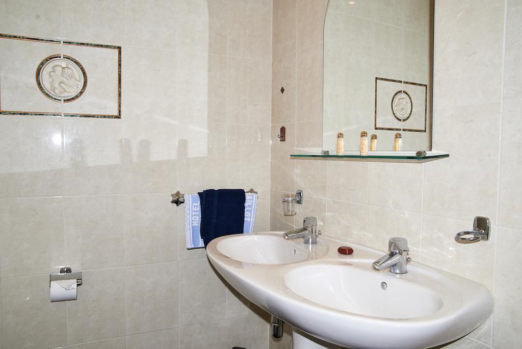 Hotel Maillot Neuilly-sur-Seine Zewnętrze zdjęcie