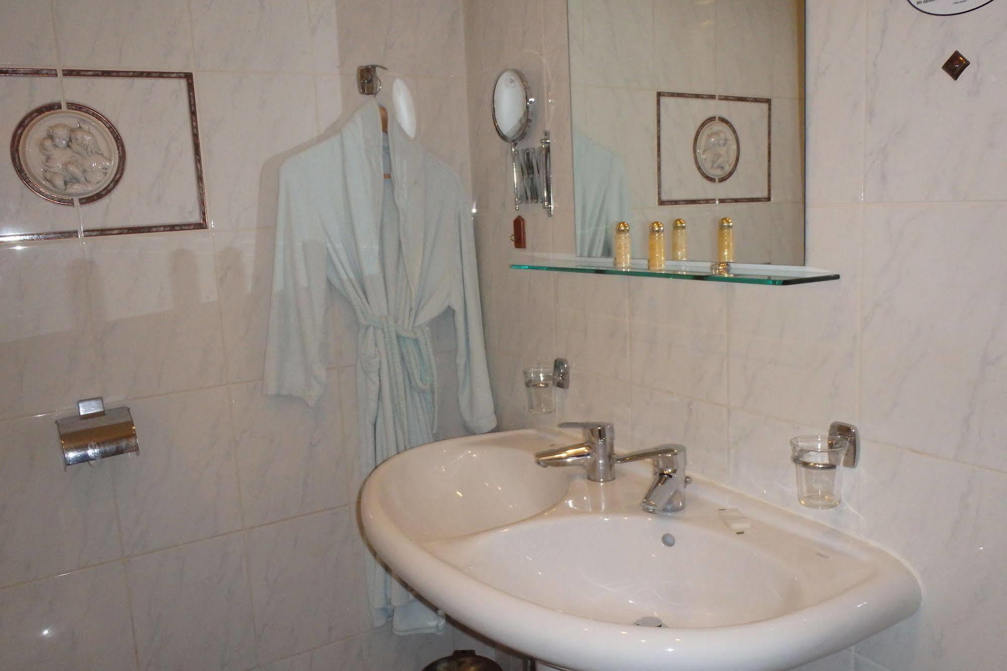 Hotel Maillot Neuilly-sur-Seine Zewnętrze zdjęcie